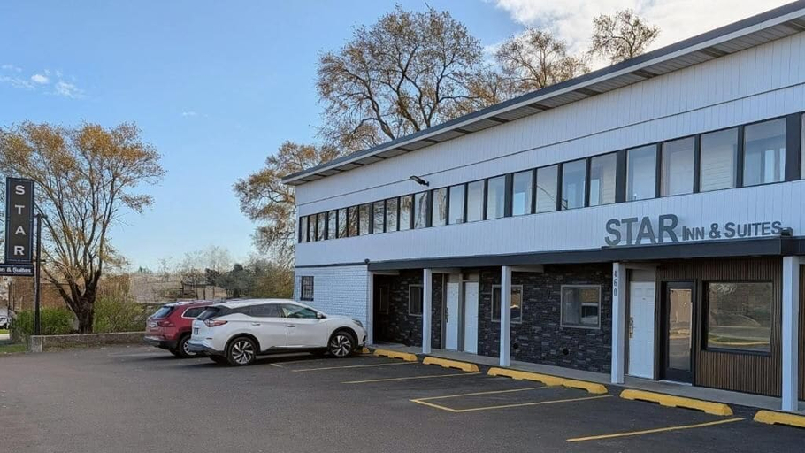 Exterior 2, Star Inn & Suites, Cook