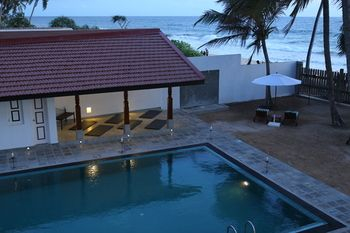 Others 2, The Beach Hotel Oasis Bridge, Hikkaduwa
