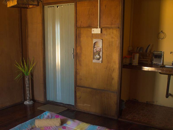Bedroom 2, Beachfront Hut Downstairs Astra - Beach Shack Chalet, Mersing