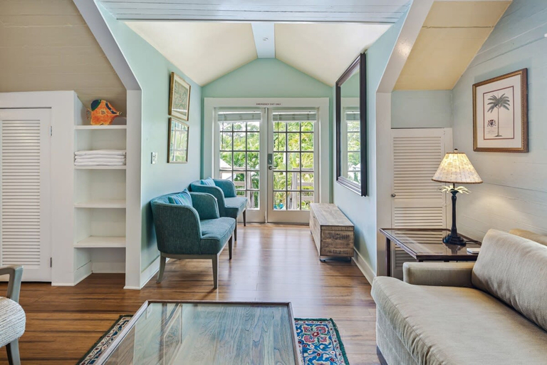 Room 5, Sky Loft by Brightwild Penthouse in Prime Spot, Monroe