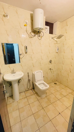 Bathroom 4, The Gange Hill By Green Bird Hospitality, Garhwal