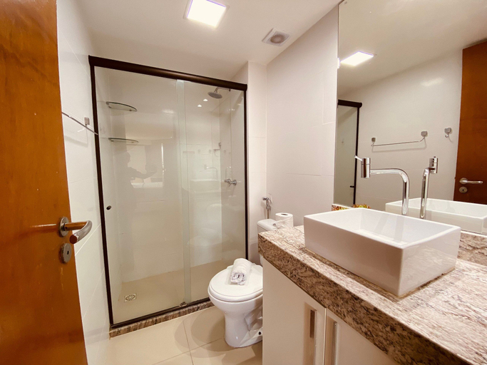 Bathroom 5, Gold Flat by Apartamentos Jampa, João Pessoa