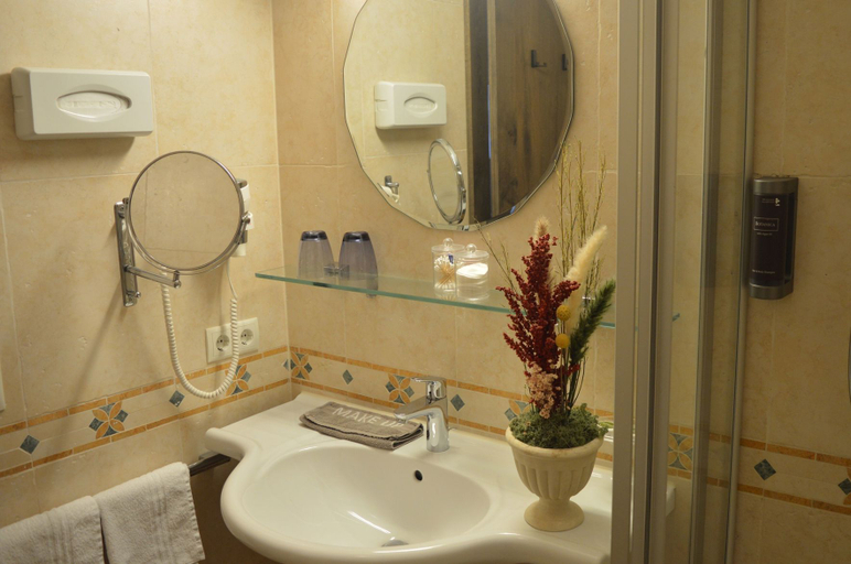 Bathroom 3, Hotel Jägerhof, Schwaz