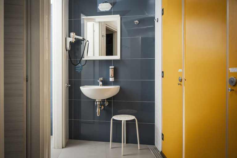 Bathroom 5, The RomeHello - Hostel, Roma