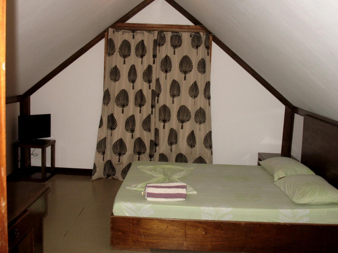 Bedroom 2, Mendelluke Suites, Puerto Galera