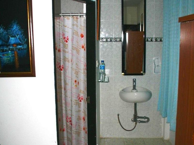 Bathroom 4, Summer Breeze Inn Hotel, Pulau Phuket