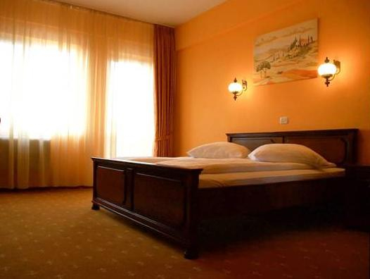 Others 5, Hotel Coandi, Arad