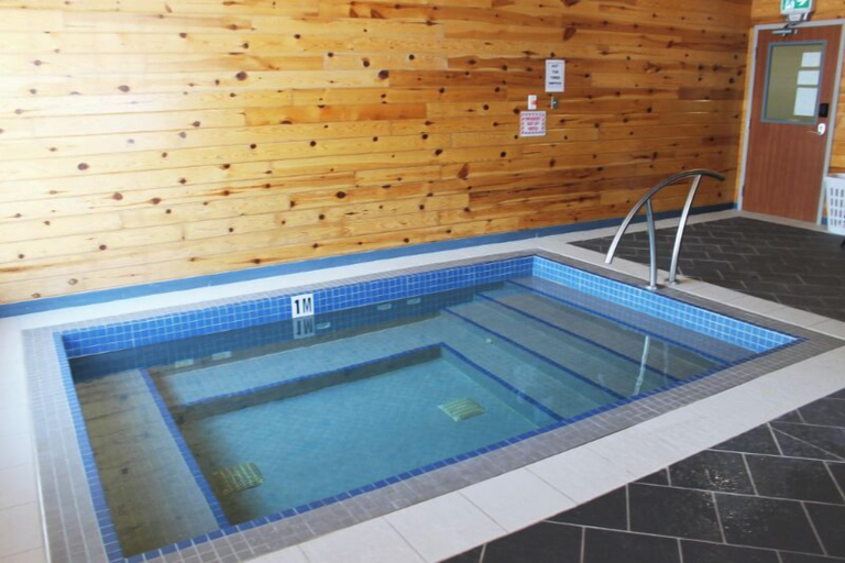Sport & Beauty 3, Roadhouse 52 Inn & Suites, Division No. 2