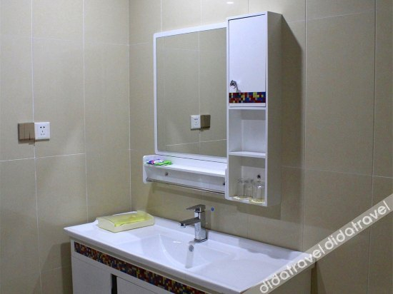 Bathroom 5, Hefeng Fashion Business Hotel, Ningbo