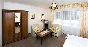 Others 3, Hotel Excellent, Praha 8