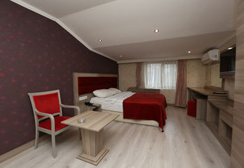 Others 5, Mora Hotel, Merkez