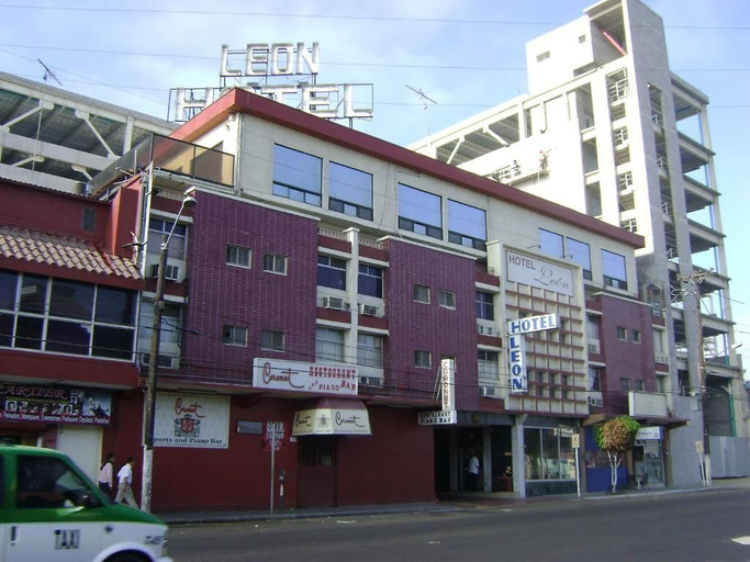 Others 4, Hotel León, Tijuana