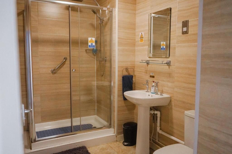 Bathroom 5, The Swan Guesthouse, Lincolnshire