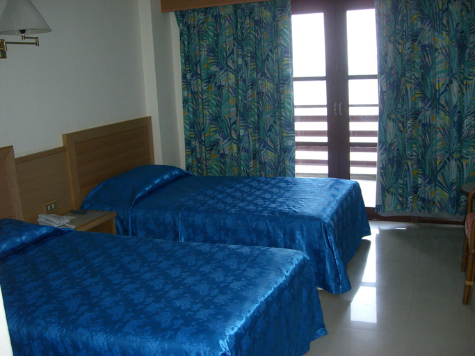 Bedroom 3, Hadthong hotel, Muang Prachuap Khiri Khan