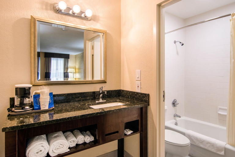 Bathroom, Quality Inn Toccoa, Stephens