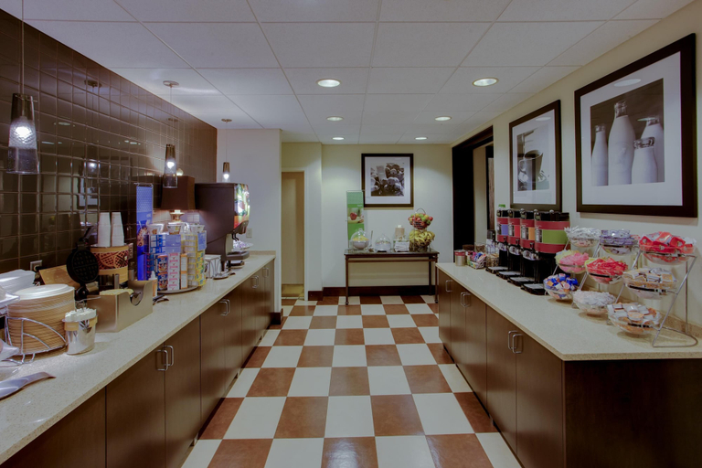 Food & Drinks 5, Hampton Inn Richmond West Innsbrook, Henrico