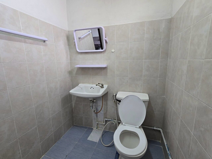 Bathroom 4, SRINN House Bangkok, Wattana