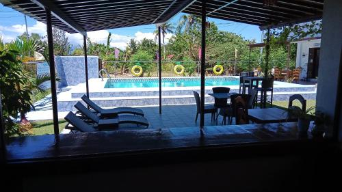 Others 5, Bernis Hostel, Moalboal