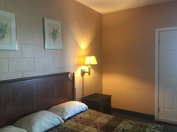 Others 4, Motel Du Parc, Gatineau, Communauté-Urbaine-de-l'Outaouais