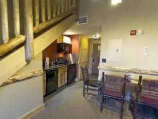 Others 3, Hope Lake Lodge & Indoor Waterpark, Cortland