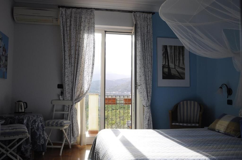 Bedroom 2, Villino Lenci, Messina
