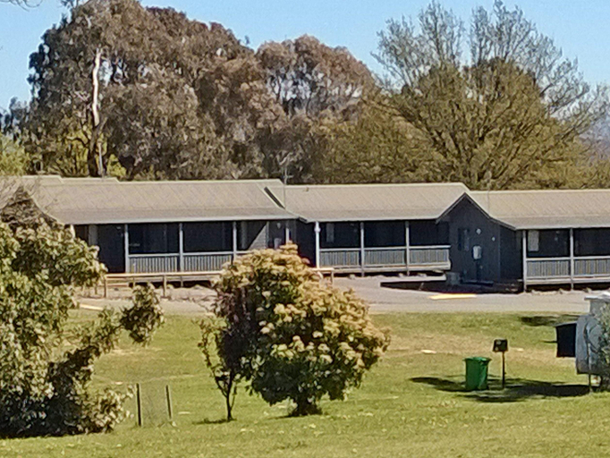 Others, Canberra Carotel Motel, Canberra