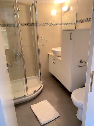 Bathroom 2, Next to the beach Mackenzie Studio, Larnaca