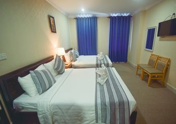 Others 2, Leaph Sokhak Hotel, Phnom Penh