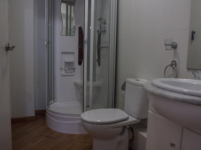 Bathroom 4, Monrooms Barcelona Apartments, Barcelona