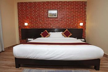 Others 5, Hotel Dandelion, Gandaki