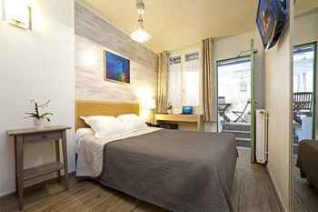 Others 2, Hotel du Moulin, Paris