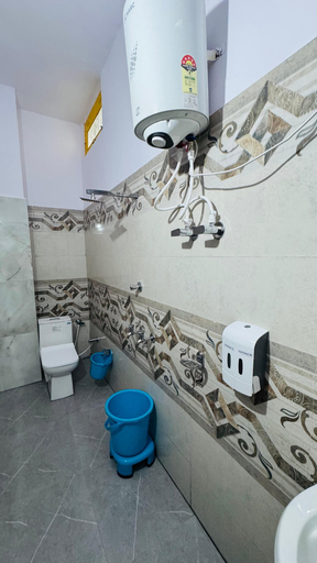 Bathroom 4, Hotel Shri Hari And Restaurant, Rudraprayag