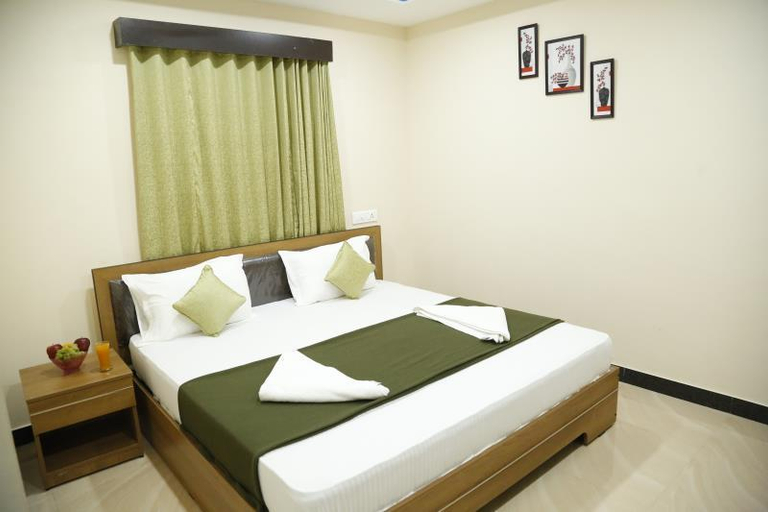 Bedroom 3, Hotel Amirtham Inn, Dindigul