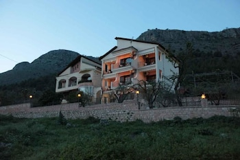 Others 2, Almini 2, Epirus