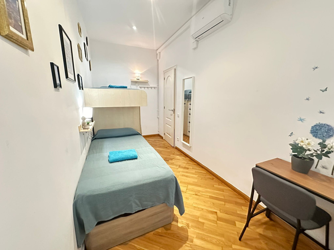 Others 3, Rooms Calabria, Barcelona