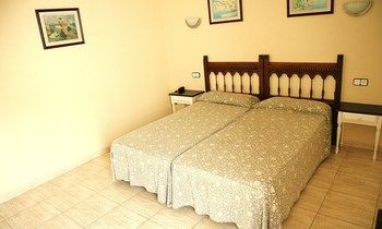 Others 4, Villa Columbus, Baleares