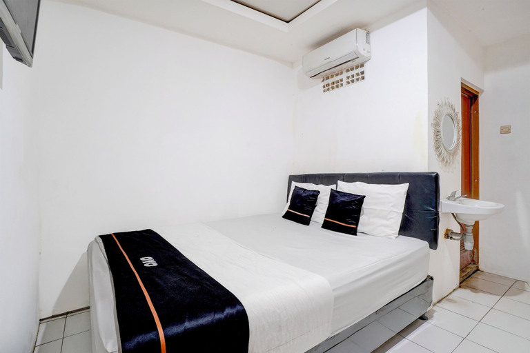 Room 4, Capital O 95198 Angel Homestay, Bekasi