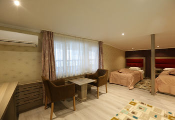 Others 4, Mora Hotel, Merkez