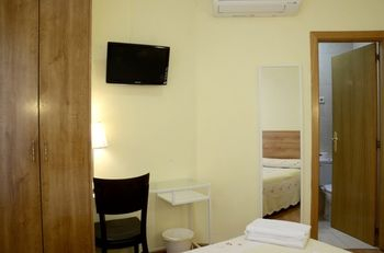 Others 5, Hostal Nersan II, Madrid