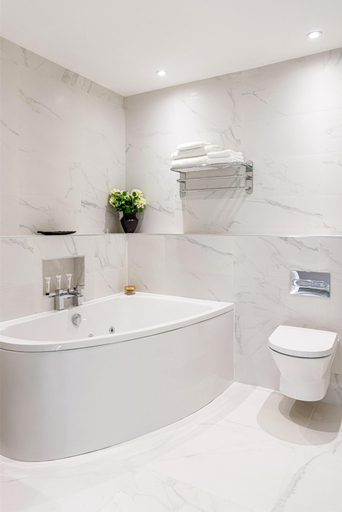 Bathroom 5, Bunratty Castle Hotel & Leisure Club, BW Premier Collection