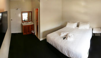 Others 3, Gunyah Hotel, Lake Macquarie - East
