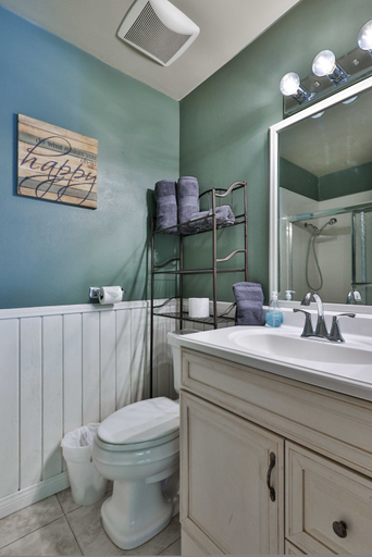 Room 1, Hot Tub Walk 2 Summit Massage Chair BBQ, San Bernardino
