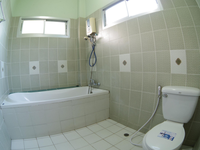 Bathroom 4, Maerim Whale Park Resort., Mae Rim