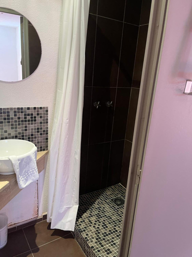 Bathroom 5, Hotel Restaurant La Fregate, Var
