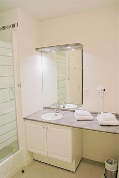 Bathroom 5, Appart Hôtel Le Liberté, Morbihan