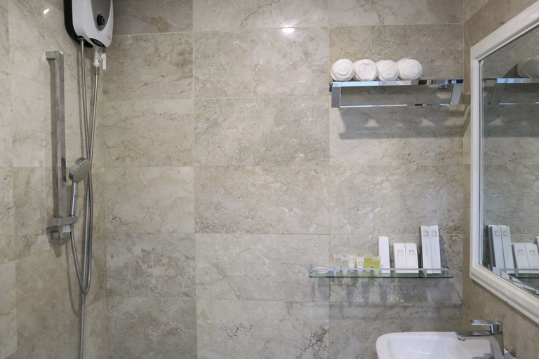 Bathroom 4, The Mark Resort, Lapu-Lapu City