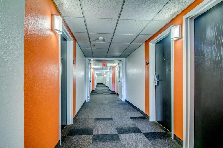 Public Area 2, Motel 6 Amherst, NY - Buffalo, Erie