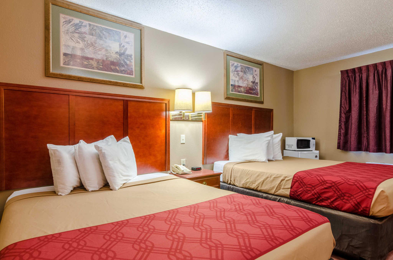 Queen Room with Two Queen Beds - Non-Smoking, Rodeway Inn, Davison