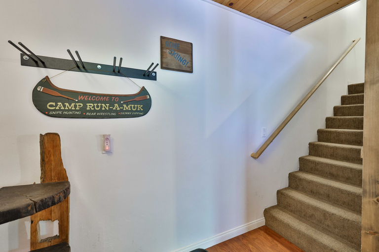 Room 2, Hot Tub Walk 2 Summit Massage Chair BBQ, San Bernardino