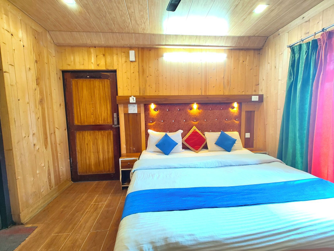 Bedroom 2, Hotel Chinar Lake View Near Mall Road, Nainital